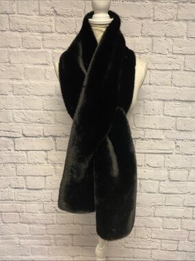 Lux Faux Fur Pull Through Scarf - Black